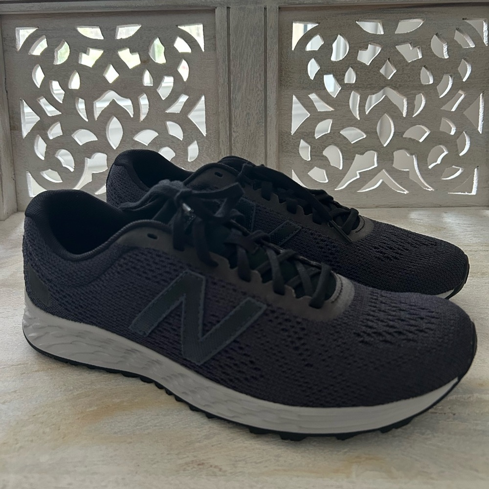 New Balance Men's Black and Gray Athletic Shoes Tennis Running Size 9 MARISCB1